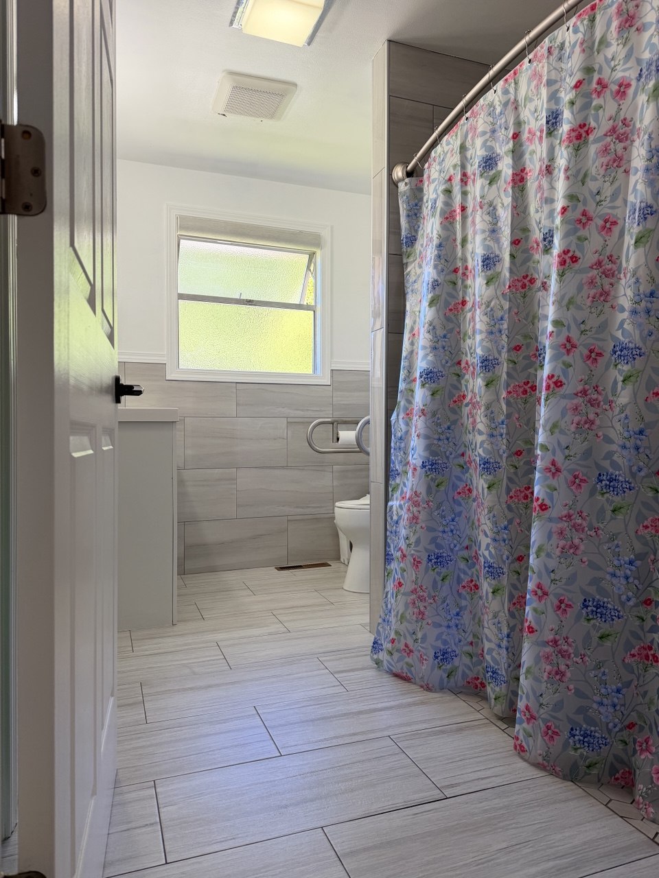 Barrier-free bathroom featuring non-slip flooring and safety grab bars